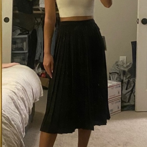 Uniqlo Skirts Uniqlo Black Pleated Midi Skirt Poshmark